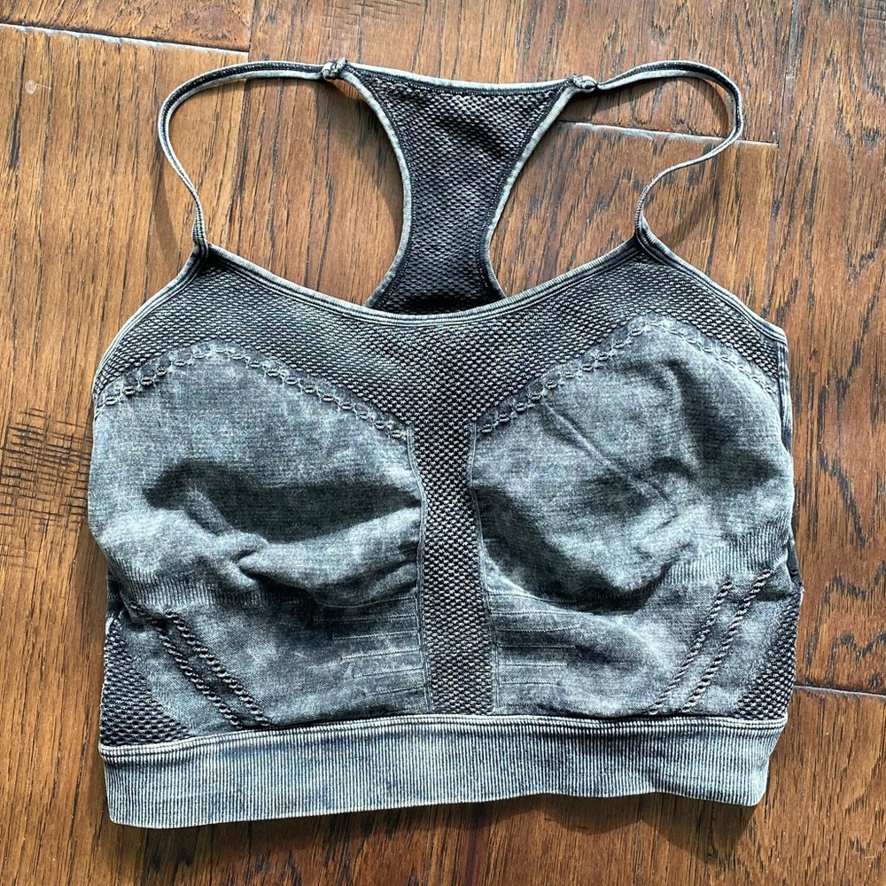 Blanc Noir crop yoga top